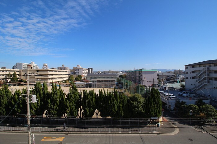 物件内観写真18　(室内からの展望)