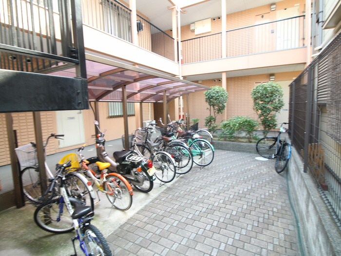 物件外観写真3　(駐輪場)