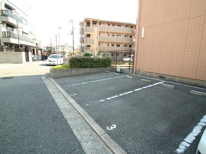 物件外観写真4　(駐車場)