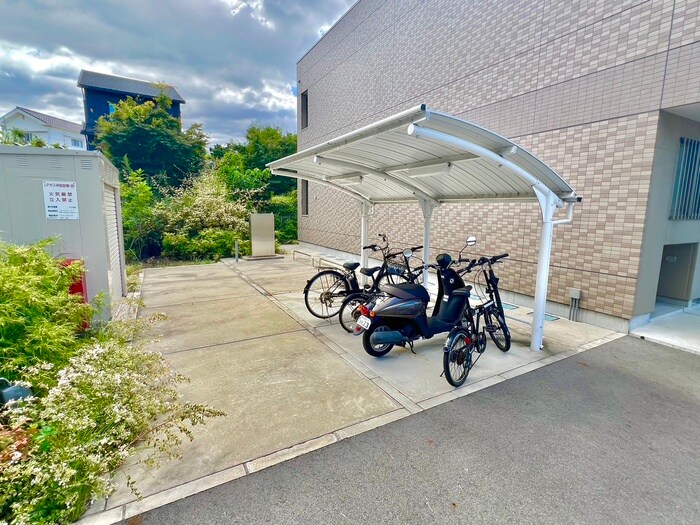 物件外観写真5　(駐輪場)