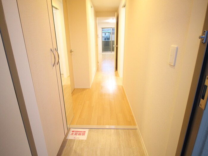 物件内観写真21　(玄関)