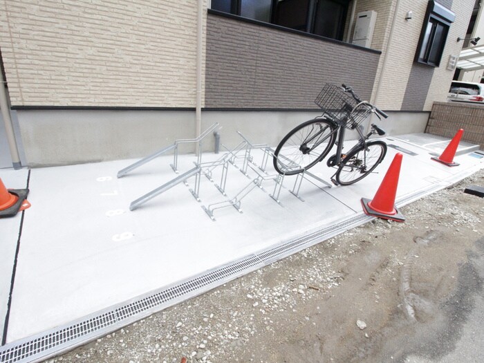 物件外観写真3　(駐輪場)