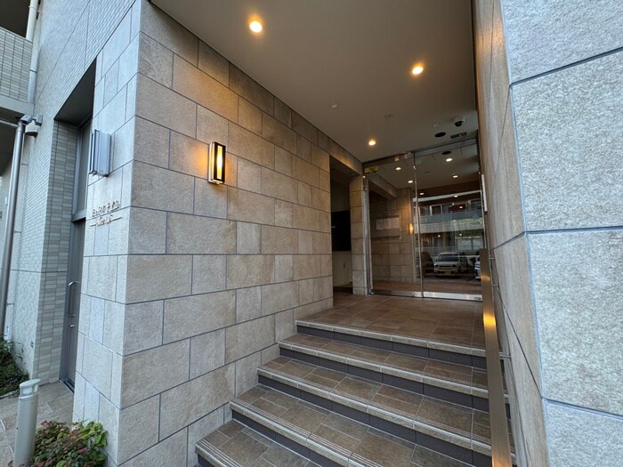 物件外観写真3　(エントランス部分)