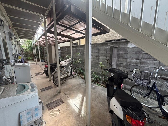 物件外観写真4　(駐輪場)