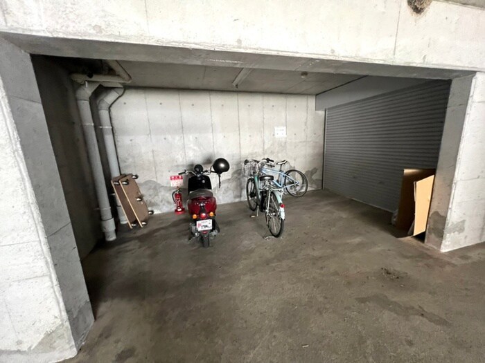 物件外観写真5　(駐輪場)