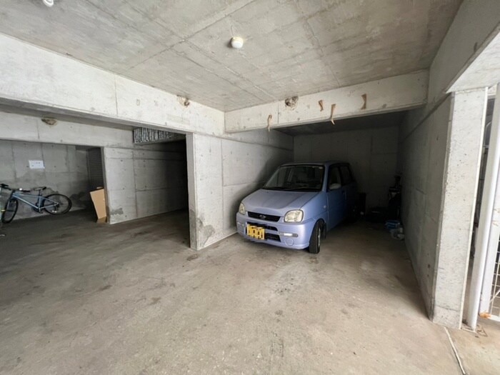 物件外観写真6　(駐車場)