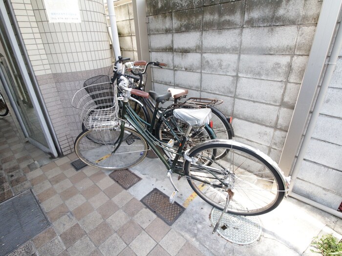 物件外観写真2　(駐輪場)