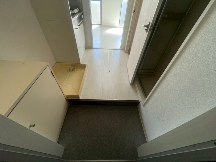 物件内観写真13　(玄関)