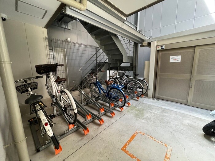 物件外観写真3　(駐輪場)