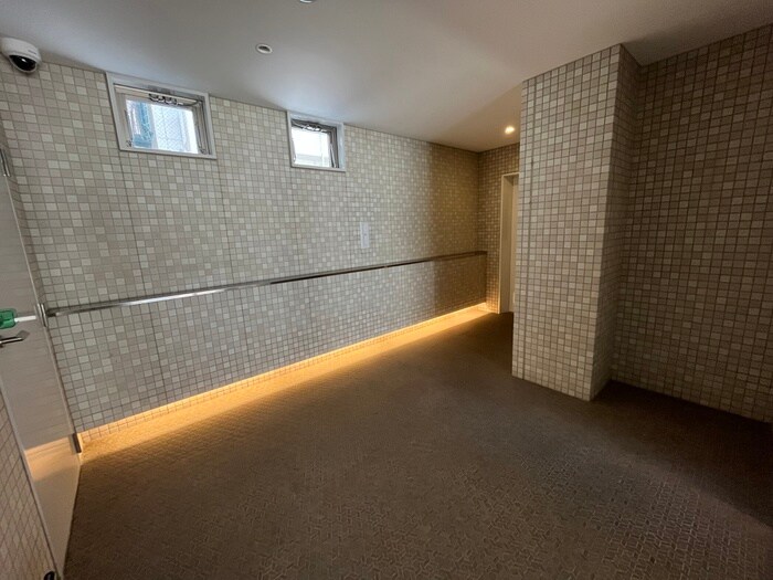 物件外観写真6　(エントランス部分)