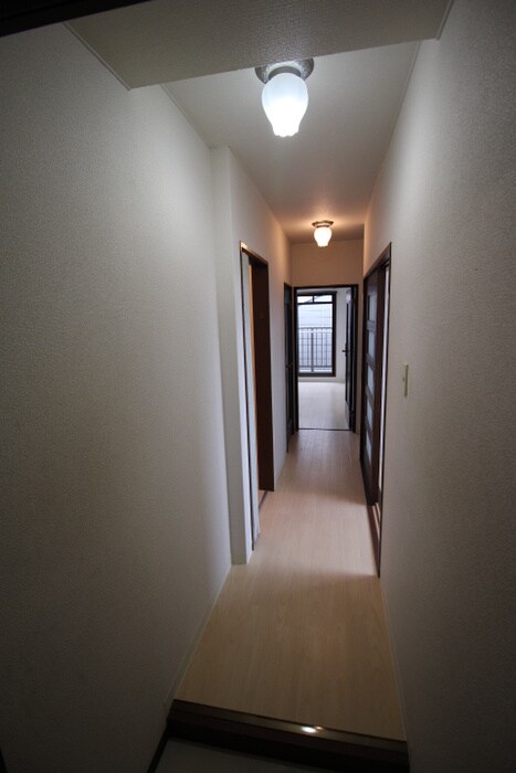 物件内観写真5　(玄関)