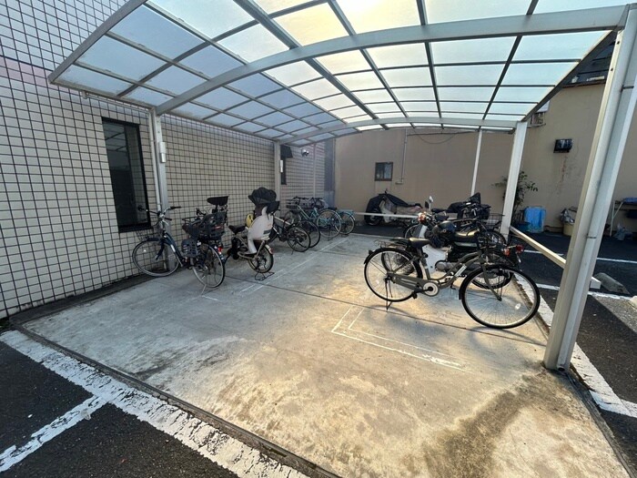 物件外観写真3　(駐輪場)