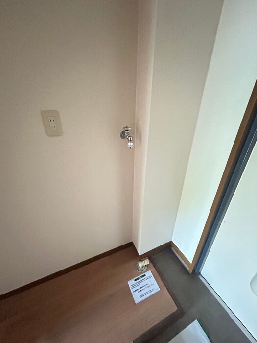 物件内観写真13　(洗濯機置場)