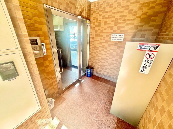 物件外観写真3　(エントランス部分)