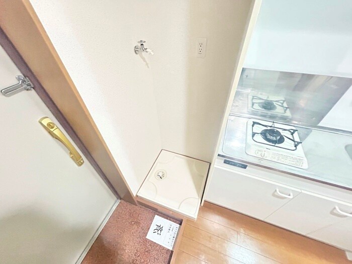 物件内観写真17　(洗濯機置場)