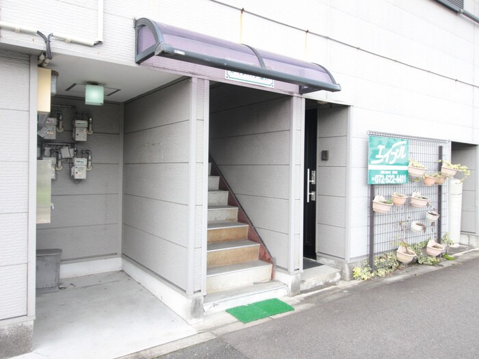 物件外観写真2　(エントランス部分)