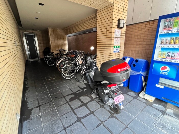 物件外観写真3　(駐輪場)