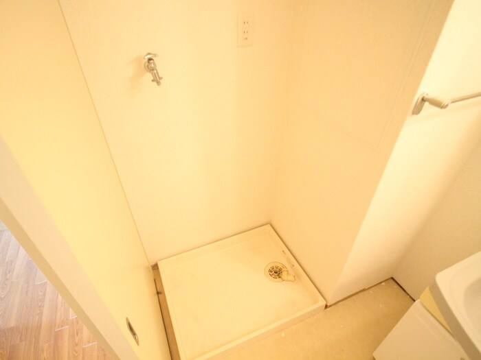 物件内観写真14　(洗濯機置場)