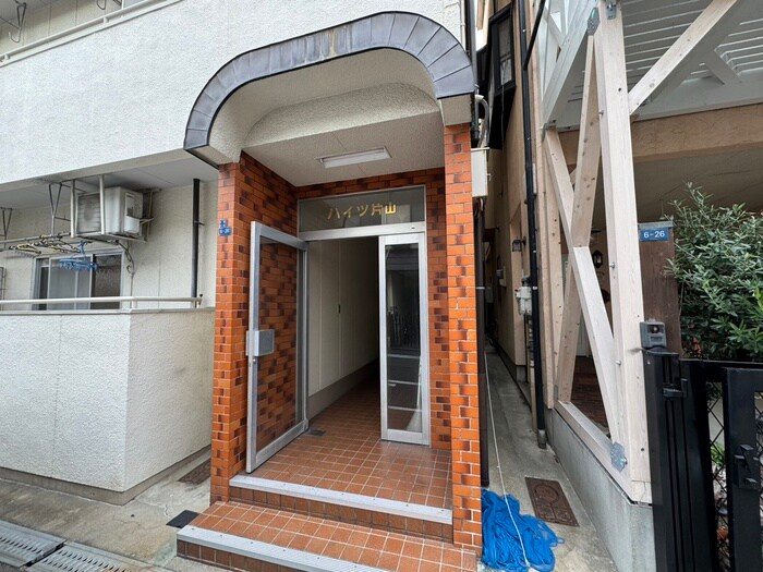 物件外観写真2　(エントランス部分)