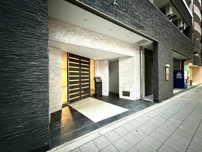 物件外観写真2　(エントランス部分)