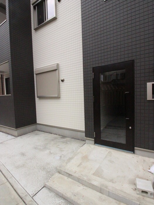 物件外観写真2　(エントランス部分)