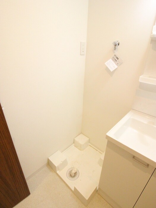 物件内観写真11　(洗濯機置場)