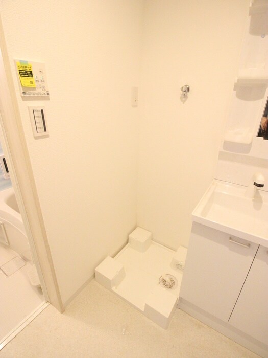 物件内観写真11　(洗濯機置場)