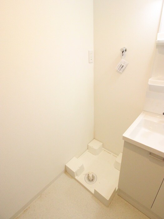 物件内観写真11　(洗濯機置場)