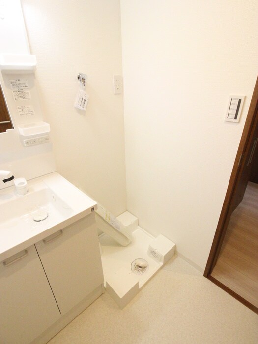 物件内観写真11　(洗濯機置場)