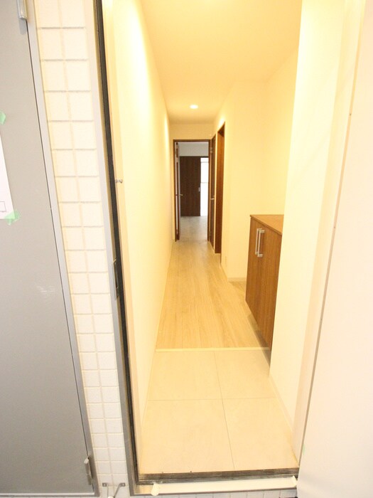 物件内観写真18　(玄関)