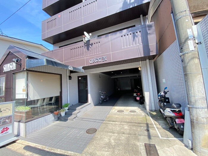 物件外観写真2　(エントランス部分)