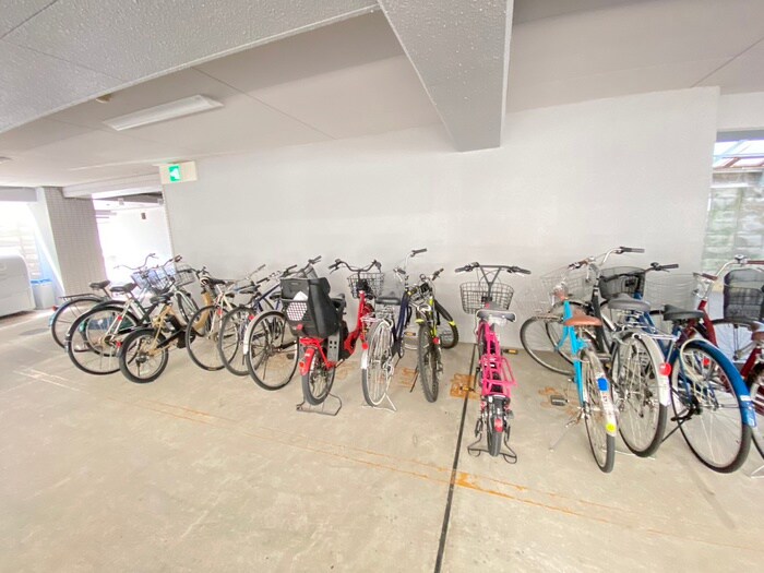 物件外観写真3　(駐輪場)