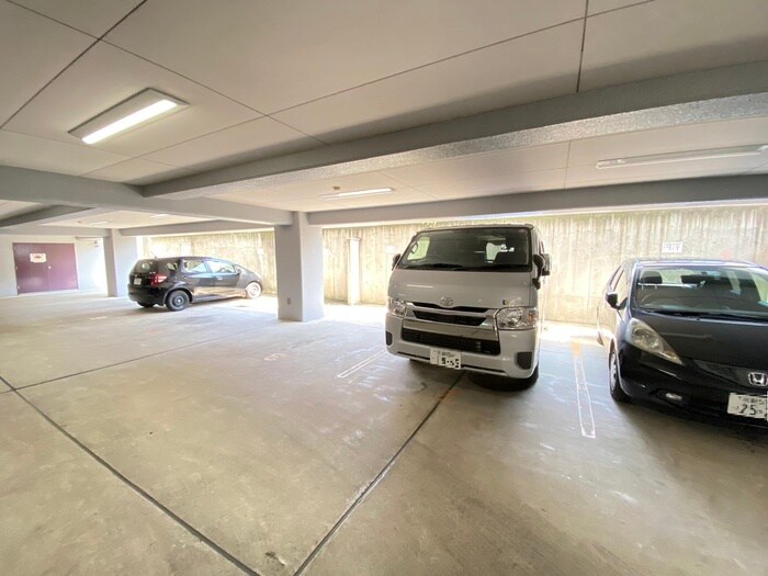 物件外観写真5　(駐車場)