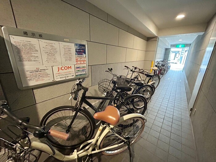 物件外観写真4　(駐輪場)