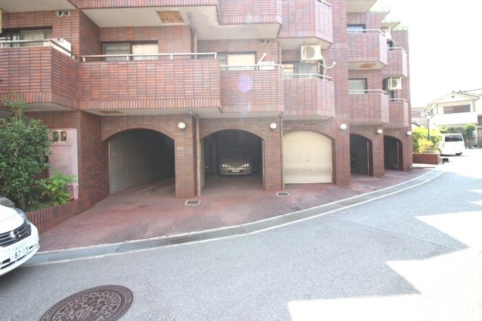 物件外観写真4　(駐車場)