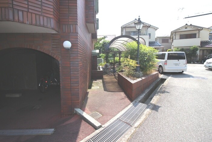 物件外観写真5　(駐輪場)