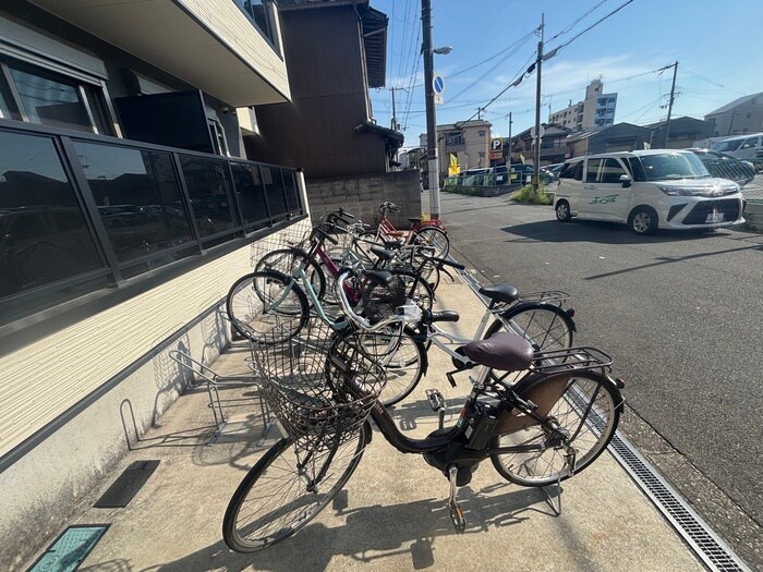 物件外観写真3　(駐輪場)