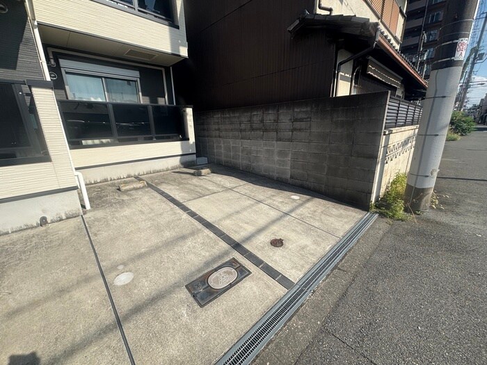 物件外観写真6　(駐車場)