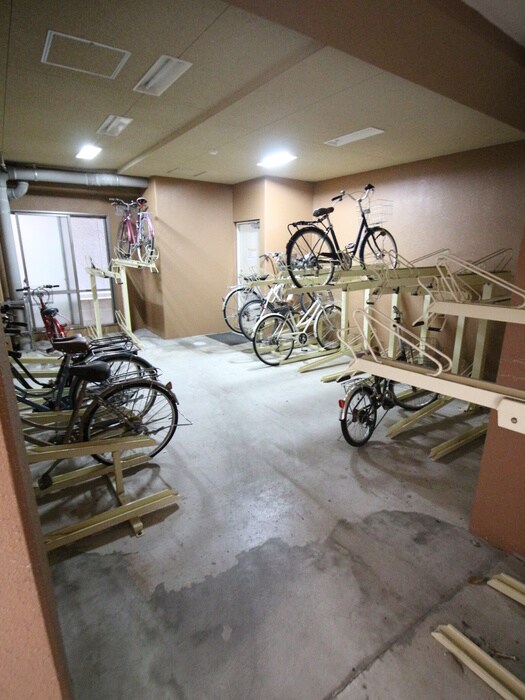 物件外観写真5　(駐輪場)