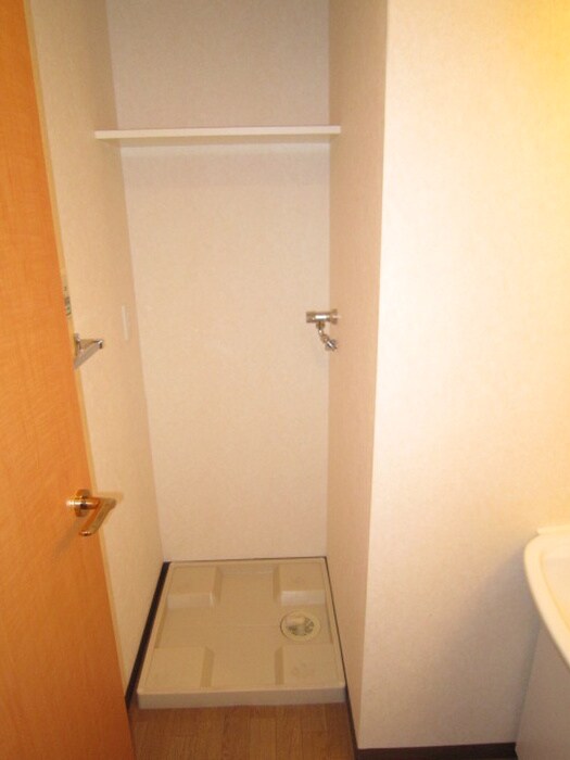 物件内観写真14　(洗濯機置場)