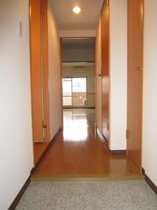 物件内観写真16　(廊下)