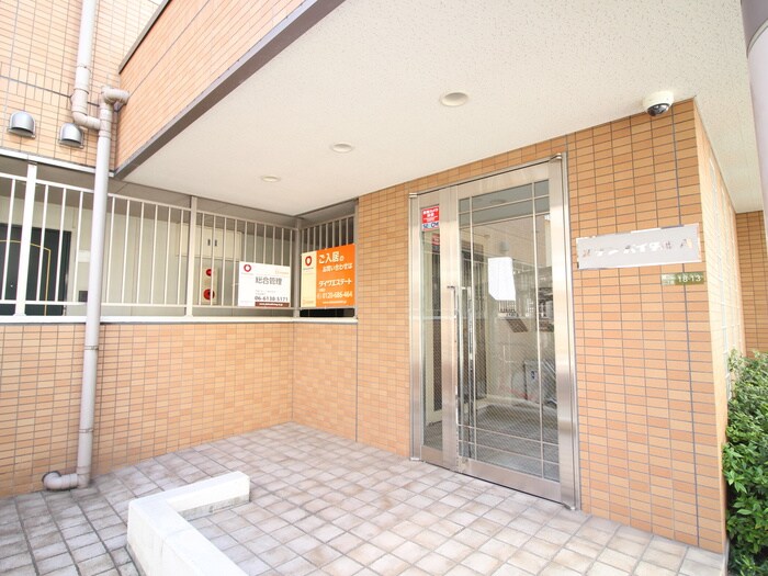 物件外観写真2　(エントランス部分)