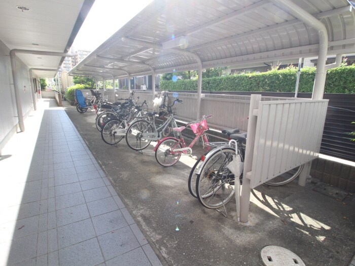 物件外観写真4　(駐輪場)