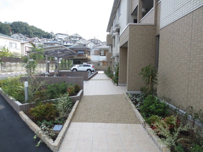 物件外観写真4　(エントランス部分)