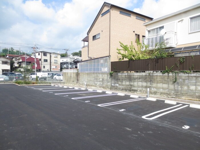 物件外観写真6　(駐車場)