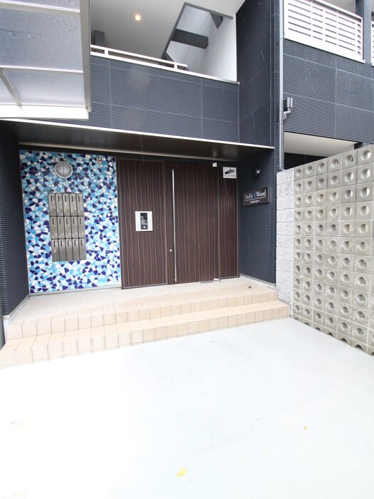 物件外観写真3　(エントランス部分)