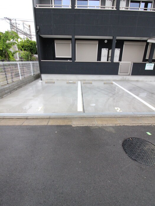 物件外観写真4　(駐車場)