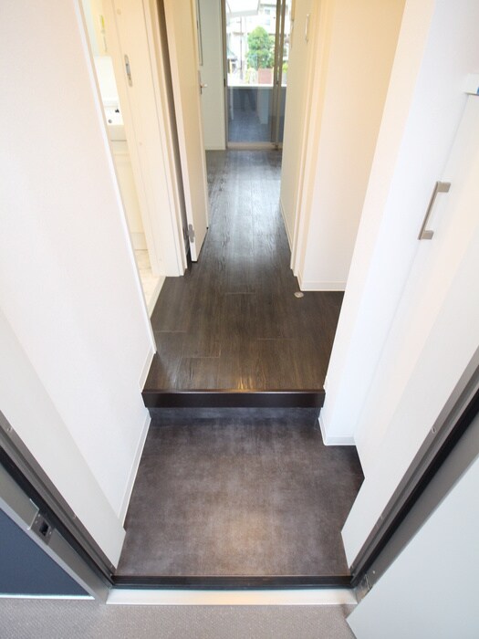 物件内観写真13　(玄関)