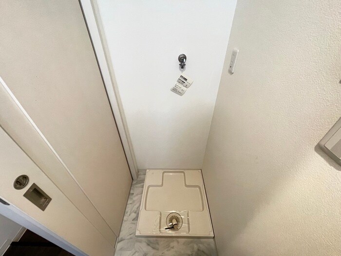 物件内観写真15　(洗濯機置場)