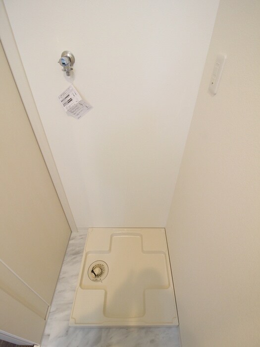 物件内観写真16　(洗濯機置場)